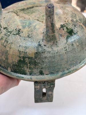 A Chinese green-glazed pottery ritual tripod food vessel with handles, 'Ding 鼎', Han — photo 16