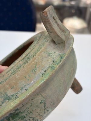 A Chinese green-glazed pottery ritual tripod food vessel with handles, 'Ding 鼎', Han — photo 17