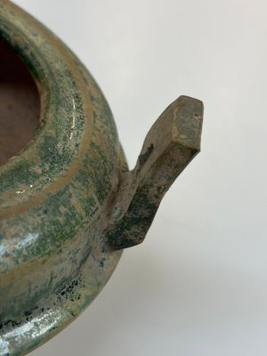 A Chinese green-glazed pottery ritual tripod food vessel with handles, 'Ding 鼎', Han — photo 18