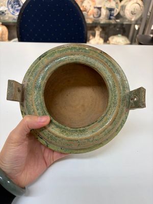 A Chinese green-glazed pottery ritual tripod food vessel with handles, 'Ding 鼎', Han — photo 7