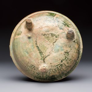 A Chinese green-glazed pottery ritual tripod food vessel with handles, 'Ding 鼎', Han — photo 6