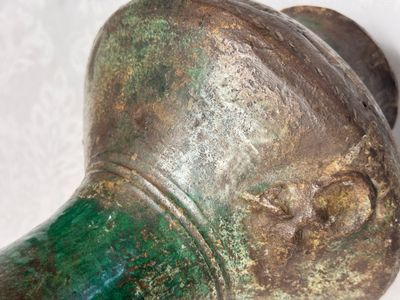 A Chinese green-glazed pottery vase — photo 2