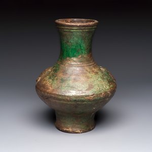 A Chinese green-glazed pottery vase — photo 1