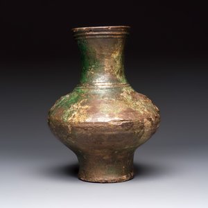 A Chinese green-glazed pottery vase — photo 4