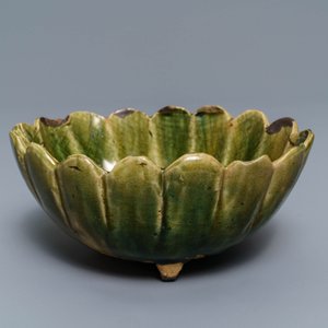 A Chinese green-glazed tripod 'narcissus' bowl, prob. Song — 照片 2