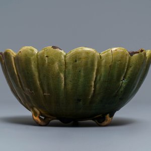 A Chinese green-glazed tripod 'narcissus' bowl, prob. Song — 照片 5