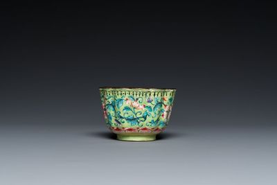 A Chinese green-ground Canton enamel cup on trembleuse stand, Qianlong — 照片 6