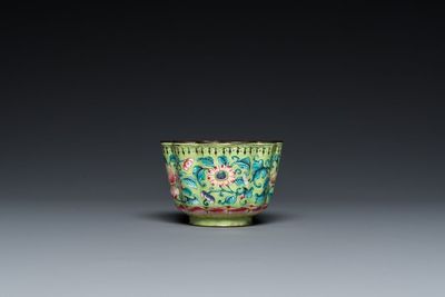 A Chinese green-ground Canton enamel cup on trembleuse stand, Qianlong — 照片 8