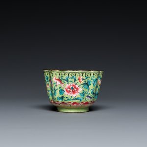 A Chinese green-ground Canton enamel cup on trembleuse stand, Qianlong — 照片 5