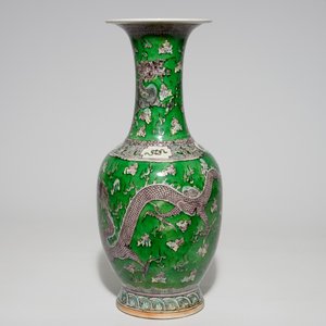 A Chinese green ground dragon vase, a small rouleau vase and a verte biscuit figure, 19th C. — photo 3