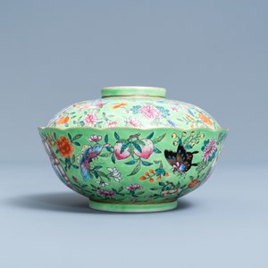 A Chinese green-ground famille rose bowl and cover, Daoguang mark and of the period — 照片 2
