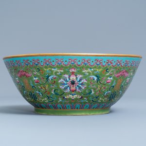 A Chinese green-ground famille rose bowl, Daoguang mark and of the period — 照片 4
