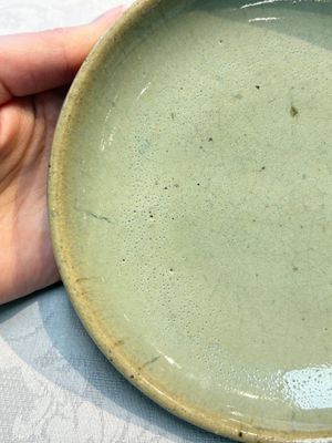 A Chinese green 'Jun' plate, Tian Hu Shan 天湖山 mark, Yuan — photo 2