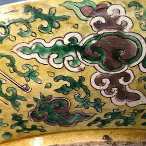 A Chinese green, yellow and aubergine-glazed biscuit 'phoenixes' dish, He He Jia Chan mark, Transitional period — 照片 10