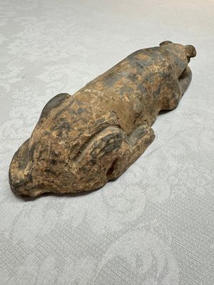 A Chinese grey pottery model of a reclining dog, Han — photo 3