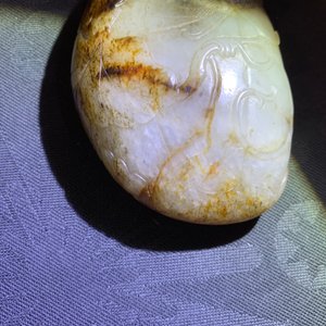 A Chinese greyish-white and russet jade snuff bottle, 19/20th C. — photo 12