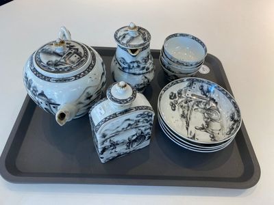 A Chinese grisaille 11-piece tea service with a European lady with a child, Qianlong — 照片 1