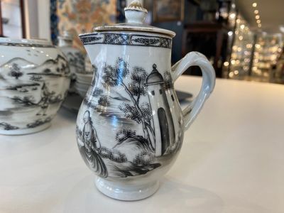 A Chinese grisaille 11-piece tea service with a European lady with a child, Qianlong — 照片 11