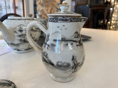 A Chinese grisaille 11-piece tea service with a European lady with a child, Qianlong — 照片 13