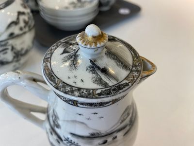 A Chinese grisaille 11-piece tea service with a European lady with a child, Qianlong — 照片 14