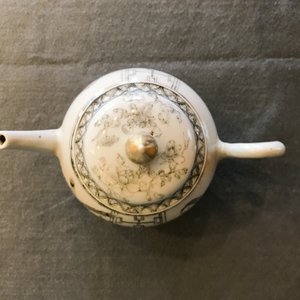 A Chinese grisaille 15-piece tea service with 'brothel' design, Yongzheng/Qianlong — photo 36
