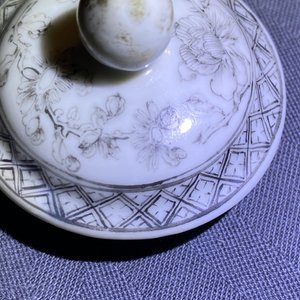 A Chinese grisaille 15-piece tea service with 'brothel' design, Yongzheng/Qianlong — photo 42