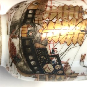 A Chinese grisaille and gilt cup and saucer with a large ship, Yongzheng/Qianlong — photo 15