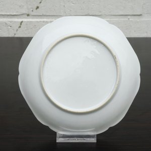 A Chinese grisaille and gilt cup and saucer with ducks and insects, Yongzheng, 1723-1735 — 照片 11