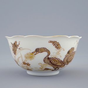 A Chinese grisaille and gilt cup and saucer with ducks and insects, Yongzheng, 1723-1735 — 照片 7