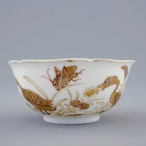 A Chinese grisaille and gilt cup and saucer with ducks and insects, Yongzheng, 1723-1735 — photo 6