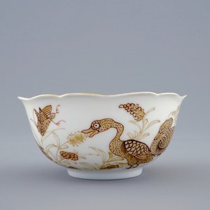 A Chinese grisaille and gilt cup and saucer with ducks and insects, Yongzheng, 1723-1735 — 照片 7