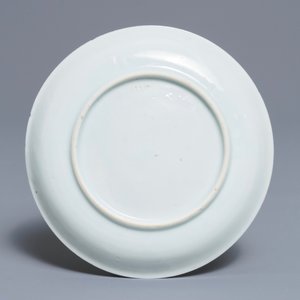 A Chinese grisaille and gilt cup and saucer with milk jug, Yongzheng — 照片 3