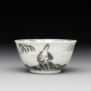 A Chinese grisaille and gilt-decorated 'European subject' cup and saucer, Qianlong — photo 4