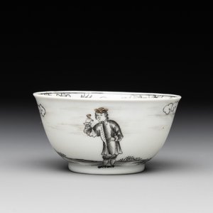 A Chinese grisaille and gilt-decorated 'European subject' cup and saucer, Qianlong — photo 5