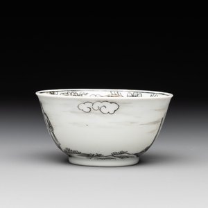 A Chinese grisaille and gilt-decorated 'European subject' cup and saucer, Qianlong — photo 6