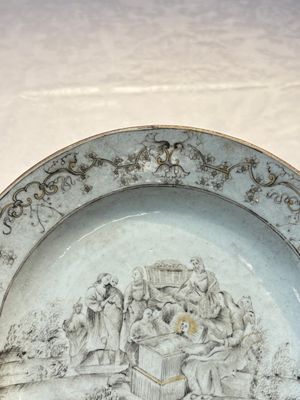 A Chinese grisaille and gilt-decorated 'Nativity' plate, Qianlong — photo 5
