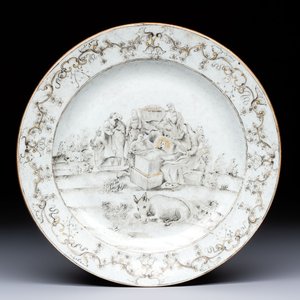 A Chinese grisaille and gilt-decorated 'Nativity' plate, Qianlong — photo 1
