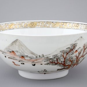 A Chinese grisaille and gilt landscape bowl, Yongzheng, 1723-1735 — 照片 1