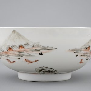 A Chinese grisaille and gilt landscape bowl, Yongzheng, 1723-1735 — 照片 3