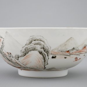 A Chinese grisaille and gilt landscape bowl, Yongzheng, 1723-1735 — 照片 4