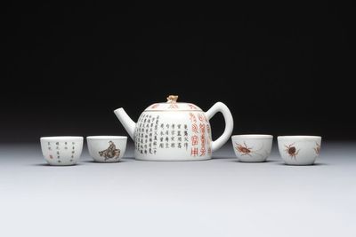 A Chinese grisaille- and iron-red-decorated covered teapot and four cups, 19th C.