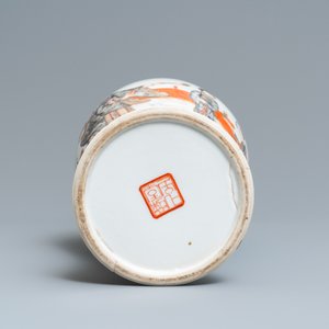 A Chinese grisaille and iron red vase, Ju Ren Tang mark, Republic — photo 6
