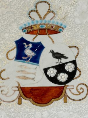 A Chinese grisaille armorial dish and two plates for the Dutch, English and Scottish markets, Qianlong — 照片 18