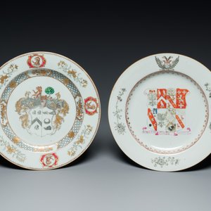 A Chinese grisaille armorial dish and two plates for the Dutch, English and Scottish markets, Qianlong — 照片 4