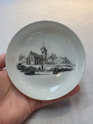 A Chinese grisaille 'Castricum, Blaricum and Workum' cup and saucer, Qianlong — photo 7