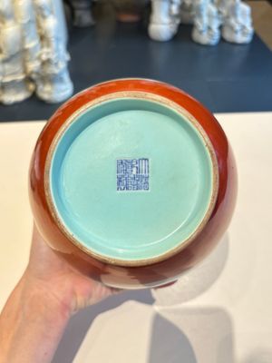 A Chinese grisaille coral red-ground vase, a famille rose eggshell vase and two bowls, Qianlong mark, 20th C. — 照片 12