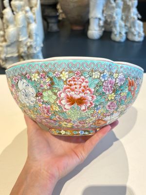 A Chinese grisaille coral red-ground vase, a famille rose eggshell vase and two bowls, Qianlong mark, 20th C. — 照片 20