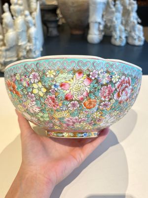 A Chinese grisaille coral red-ground vase, a famille rose eggshell vase and two bowls, Qianlong mark, 20th C. — 照片 21