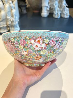 A Chinese grisaille coral red-ground vase, a famille rose eggshell vase and two bowls, Qianlong mark, 20th C. — 照片 22