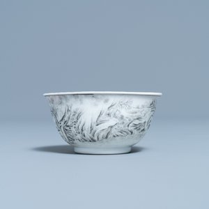 A Chinese grisaille cup and saucer with European hunters, Yongzheng — 照片 6